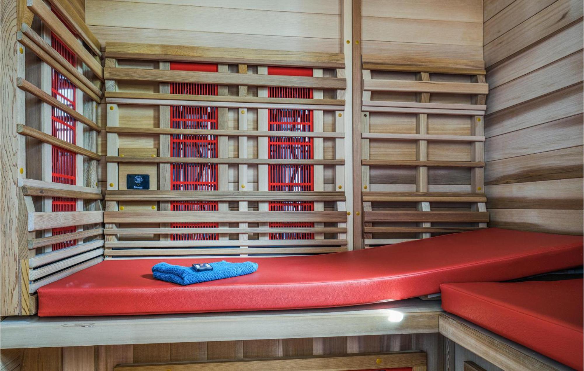 Nice Home In Heinkenszand With Sauna Exterior foto